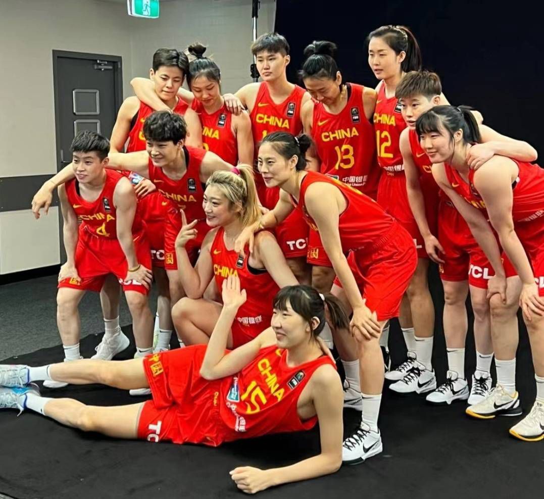 是吗？赵昊惊讶的说：我们李董平时可是神龙见首不见尾的，只有集团总部的人才有机会见到他，我们这种下面小公司的人，根本就没机会见到李董事长。